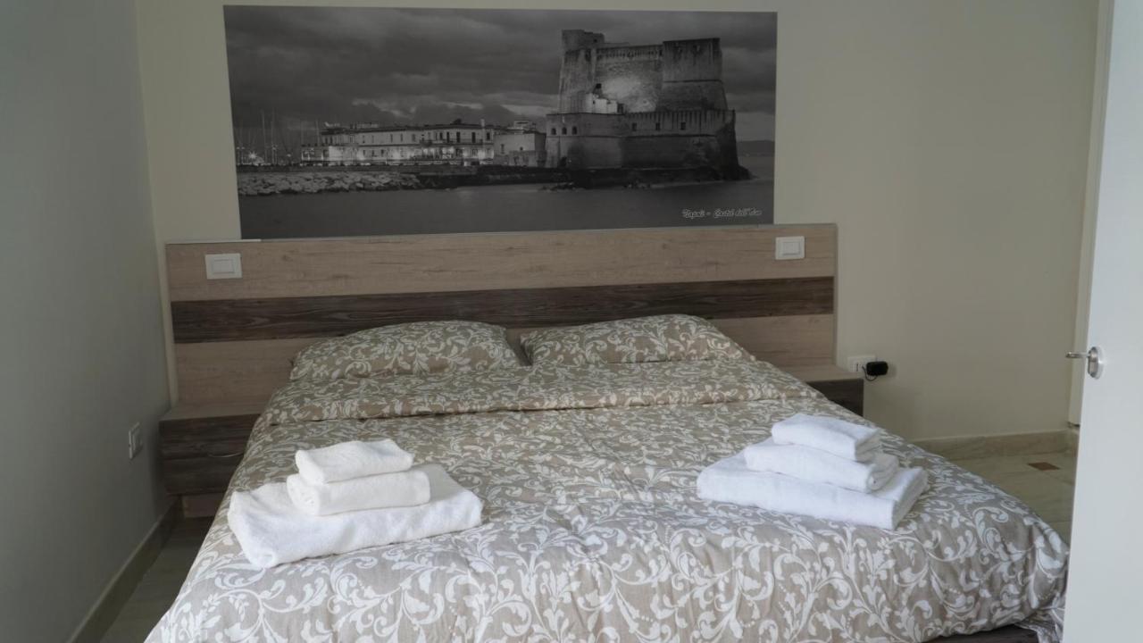 Donna Vicenza Bed & Breakfast ナポリ エクステリア 写真