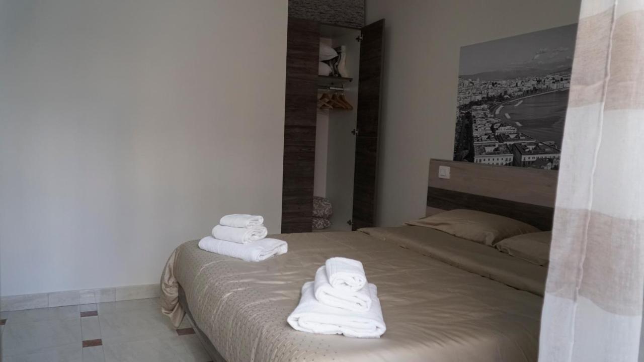 Donna Vicenza Bed & Breakfast ナポリ エクステリア 写真